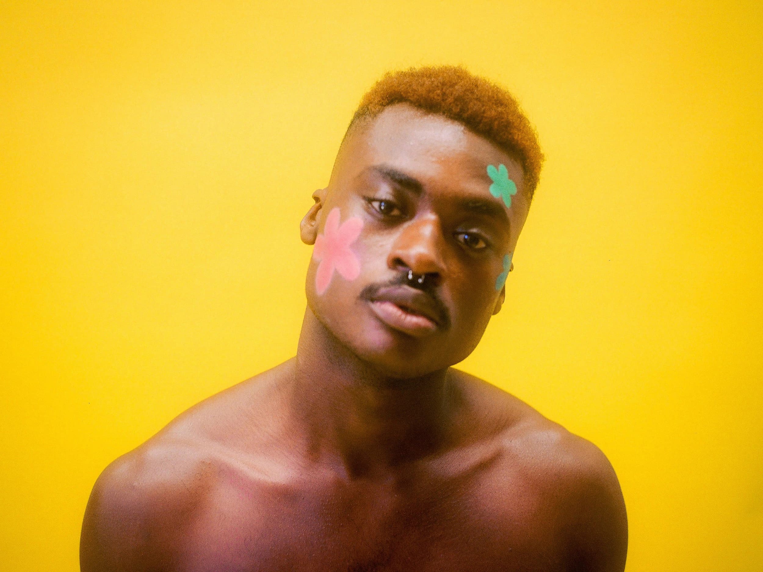 YB.