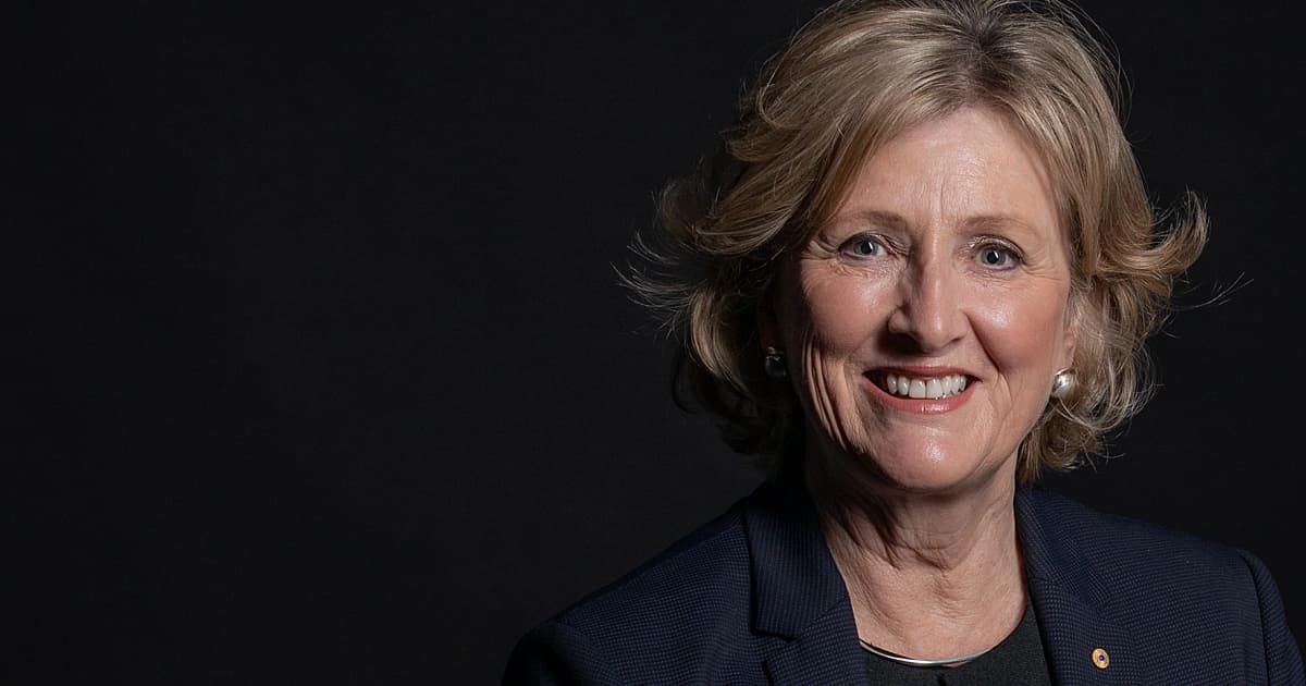 Dr Leanne Rowe AM